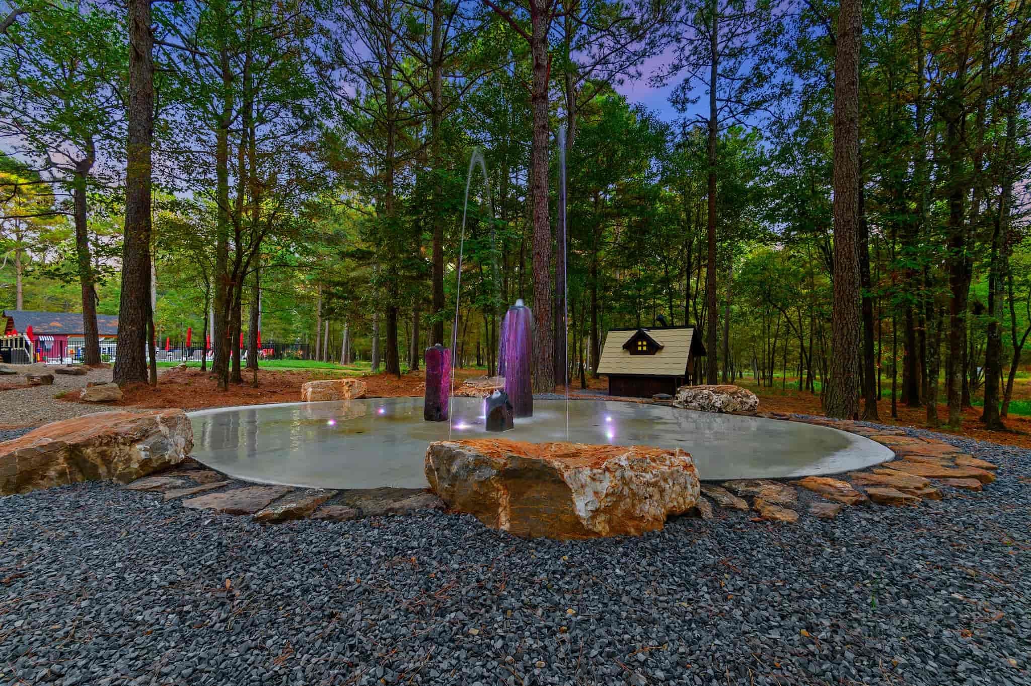 Outdoor splash fountain