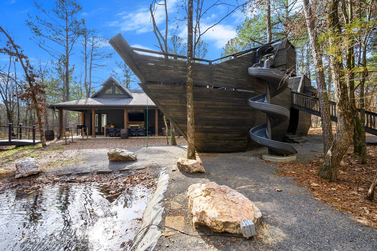 Exterior of The Black Pearl