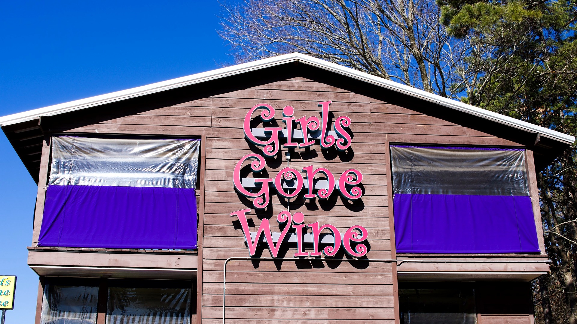 The Girls Gone Wine tasting room building in Hochatown, Oklahoma